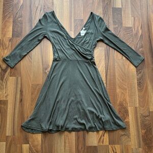 Apricot Lane Woman’s Size S Olive Green Long Sleeve Wrap Dress NWT